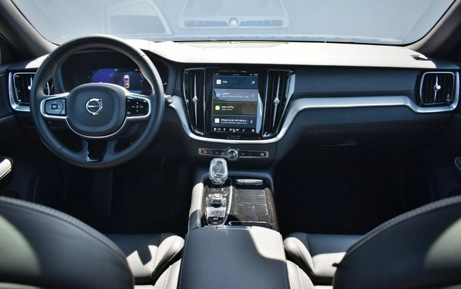 Volvo V60 cena 279900 przebieg: 30000, rok produkcji 2023 z Wrocław małe 407
